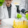 Kind experimenteert